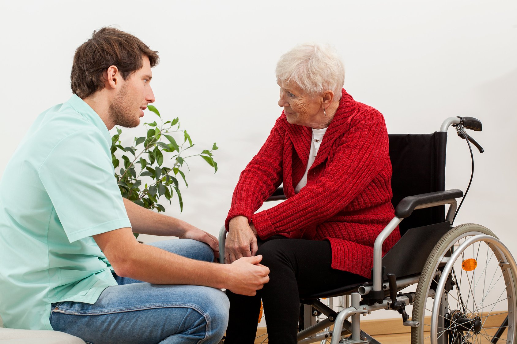 Общение с пожилым инвалидом. Люди с ограниченными возможностями пожилые. Общение с пожилыми людьми. Консультирование пожилых. Консультирование инвалидов.