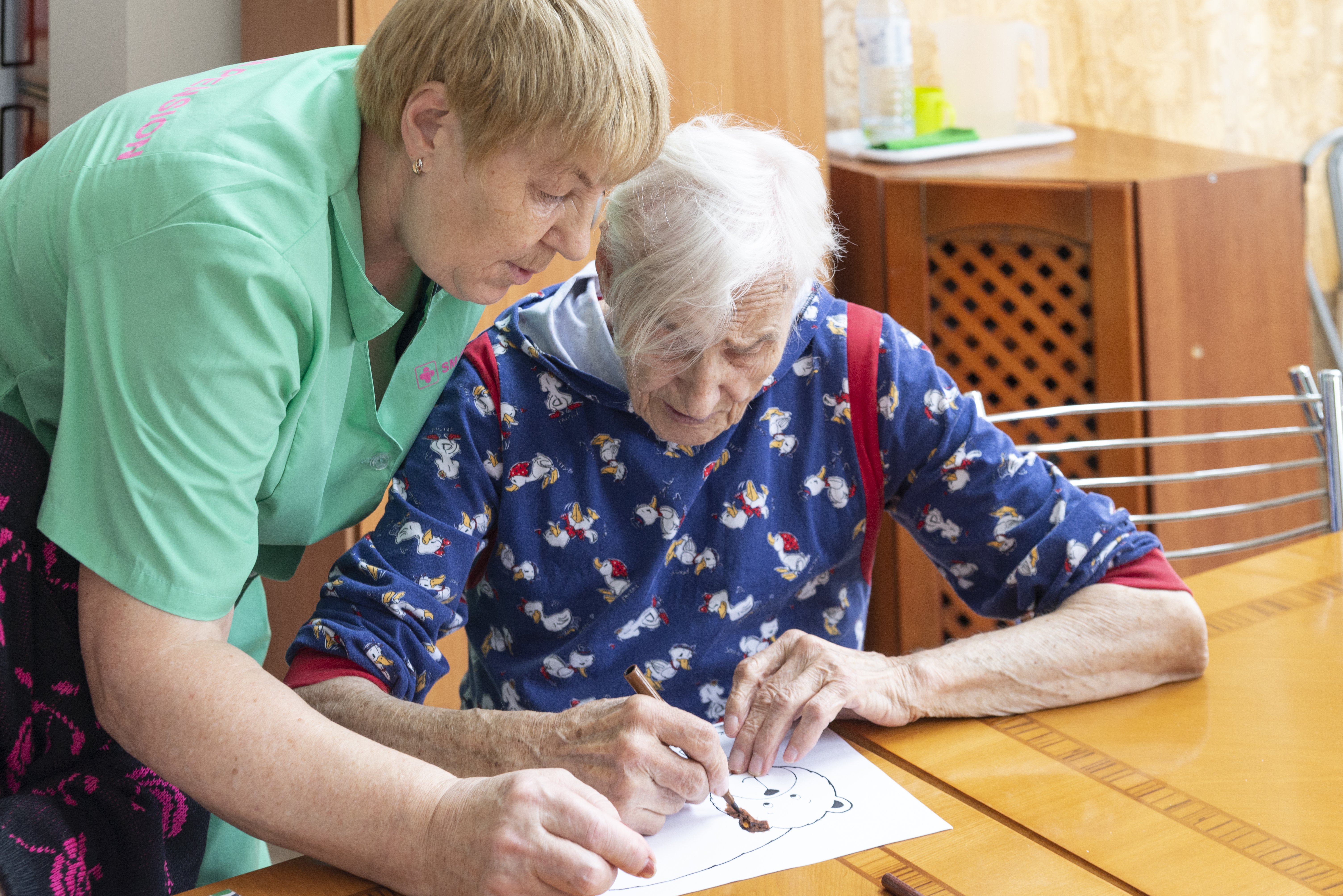 Прием пенсионера. Социальная реабилитация пожилых. Занятия для пожилых. Реабилитация пожилых. Реабилитация пожилого человека.