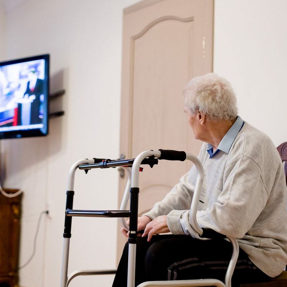 Дом престарелых с реабилитацией. Реабилитация пожилых. Социальная реабилитация пожилых людей. Реабилитация пожилого человека. Реабилитация престарелых.